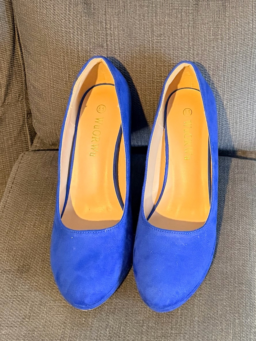 Blue Women's Suede Round-Toe Pumps